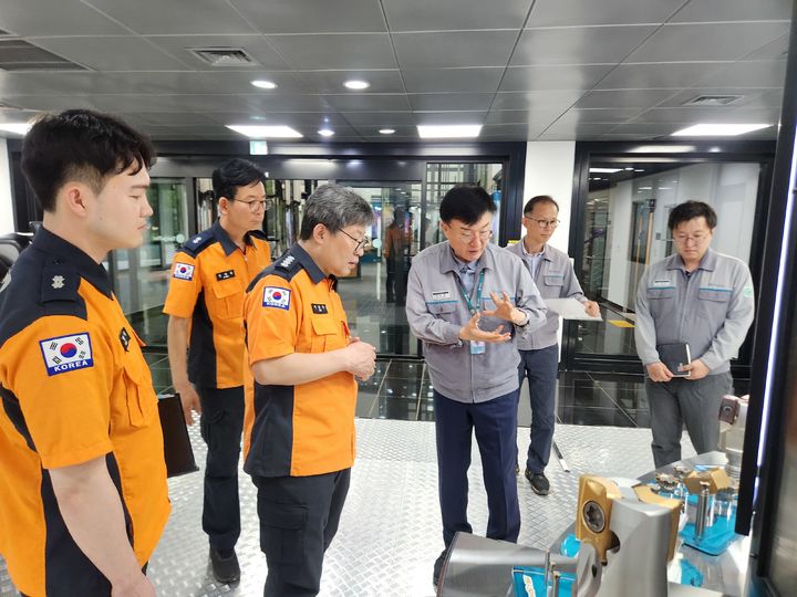 [대구=뉴시스] 대구 수성소방서는 화재안전관리 강화를 위한 현장 지도 방문을 실시했다. (사진 = 대구 수성소방서 제공) 2025.05.22. photo@newsis.com *재판매 및 DB 금지