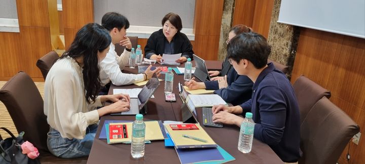 [안동=뉴시스] 22일 구미 호텔금오산에서 진행되고 있는 '찾아가는 고교 상담'. (사진=경북교육청 제공) 2025.05.22. photo@newsis.com *재판매 및 DB 금지
