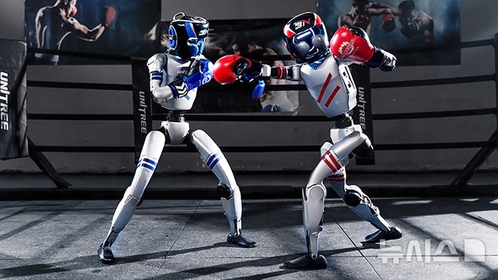 [베이징=뉴시스] 중국중앙방송총국(CMG) 주최로 오는 25일 중국 저장성 항저우에서 개최되는 'CMG 세계로봇대회 시리즈'에서 세계 최초로 휴머노이드 로봇이 겨루는 격투기 대회가 열린다고 22일 중국중앙(CC)TV가 보도했다.(사진=중국 CCTV 홈페이지 갈무리) *DB 및 재판매 금지 2025.05.22 photo@newsis.com