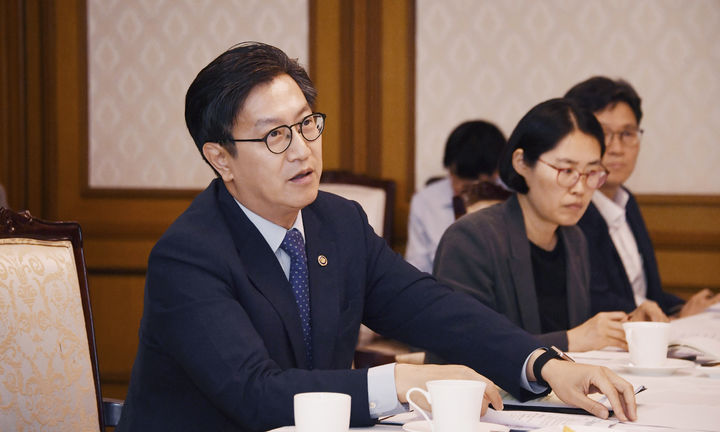 김범석 기획재정부 장관 직무대행 1차관이 22일 오후 정부서울청사에서 열린 '제5차 통상현안 관련 범정부 국내대응 전담반 회의'를 주재하고 있다.(사진 : 기재부 제공) 2025.5.22. *재판매 및 DB 금지