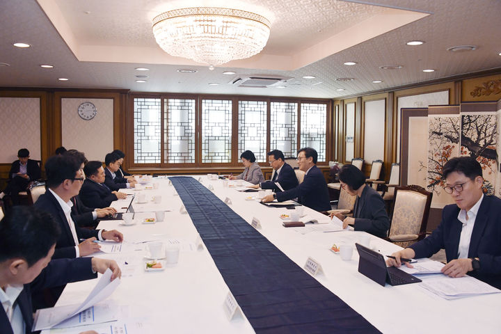 김범석 기획재정부 장관 직무대행 1차관이 22일 오후 정부서울청사에서 열린 '제5차 통상현안 관련 범정부 국내대응 전담반 회의'를 주재하고 있다.(사진 : 기재부 제공) 2025.5.22. *재판매 및 DB 금지