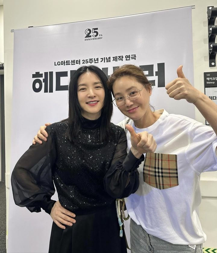 [서울=뉴시스] 이영애(왼쪽), 김성령. (사진=김성령 인스타그램 캡처) 2025.05.22. photo@newsis.com *재판매 및 DB 금지