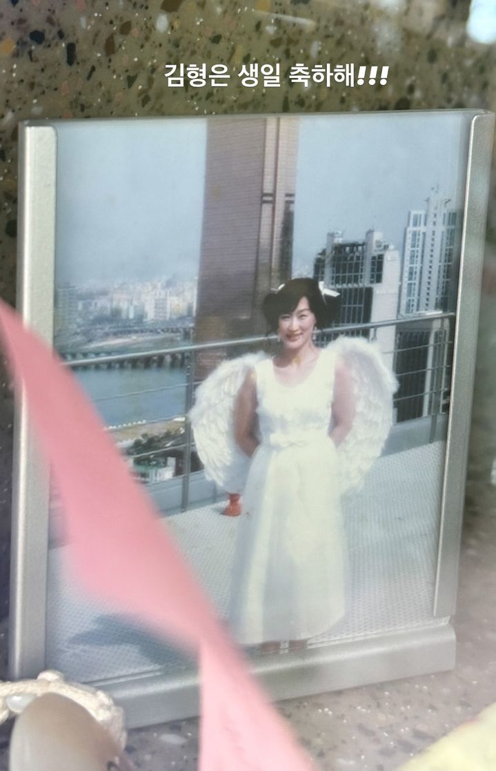 [서울=뉴시스] 개그우먼 심진화가 동료 코미디언 고(故) 김형은(1981~2007)의 생일을 챙겼다. (사진=심진화 인스타그램 캡처) 2025.05.22. photo@newsis.com *재판매 및 DB 금지