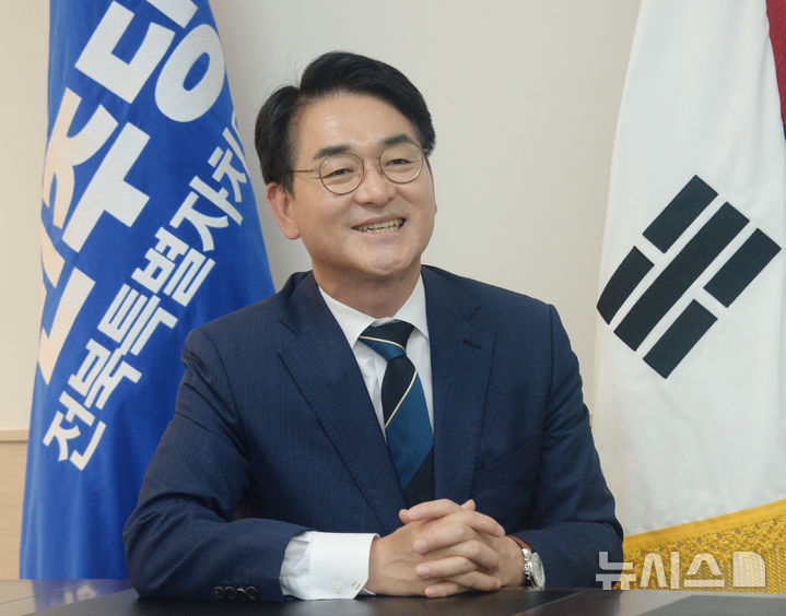 [전주=뉴시스] 김얼 기자 = 더불어민주당 박용진 사람사는세상 국민화합위원장이 22일 전북 전주시 더불어민주당 전북특별자치도당에서 본사와 인터뷰를 하고 있다. 2025.05.22. pmkeul@newsis.com