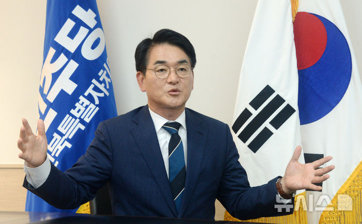 [전주=뉴시스] 김얼 기자 = 더불어민주당 박용진 사람사는세상 국민화합위원장이 22일 전북 전주시 더불어민주당 전북특별자치도당에서 본사와 인터뷰를 하고 있다. 2025.05.22. pmkeul@newsis.com