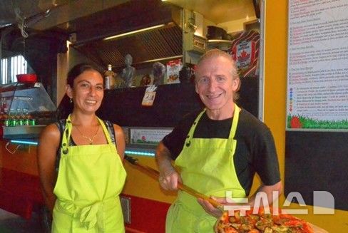 [뉴시스] 남성을 살해하고 시신을 훼손한 혐의를 받는 필리프 슈나이더(69·남)와 공범 의혹을 받고 있는 나탈리 카부바시(43·여) (사진=데일리메일) 