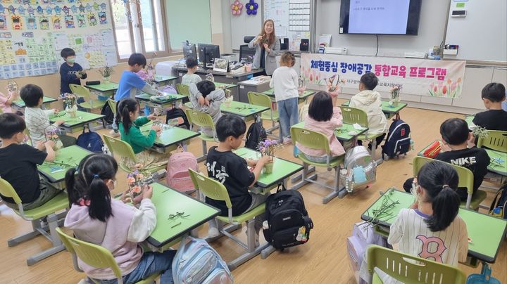 [대구=뉴시스]대구동부교육지원청 '동(東)심(心)프로그램' 운영. (사진=대구동부교육지원청 제공) 2025.05.24. photo@newsis.com *재판매 및 DB 금지