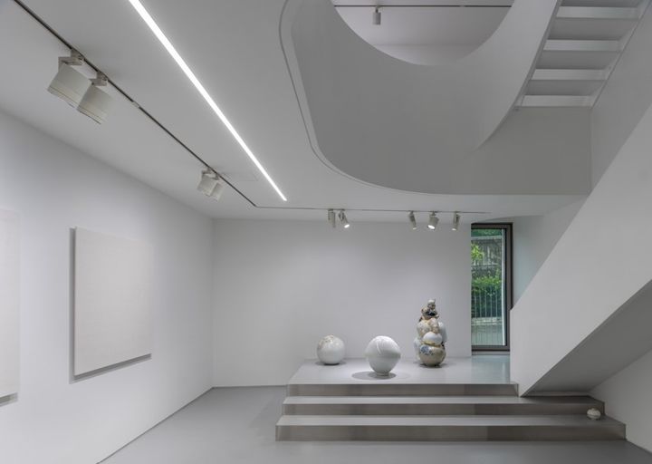 CONVERSATIONS II, Esther Schipper, Seoul, 2025. Courtesy of the artists and Esther Schipper, Berlin/Paris/Seoul Photo © Hyun Jun Lee *재판매 및 DB 금지