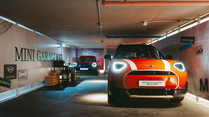 [서울=뉴시스] BMW MINI코리아, 고객과 20년 추억 담긴 사진전 열어. (사진=MINI코리아) 2025.05.23 photo@newsis.com *재판매 및 DB 금지 *재판매 및 DB 금지