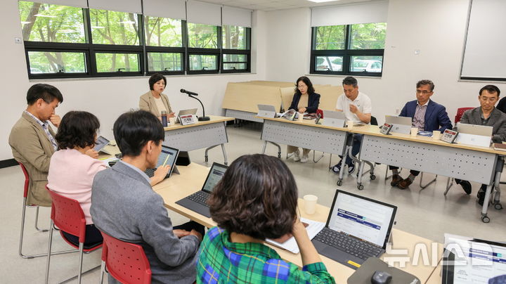 [과천=뉴시스] 탄소중립추진단 1차 회의 현장. (사진=과천시 제공).2025.05.23.photo@newsis.com