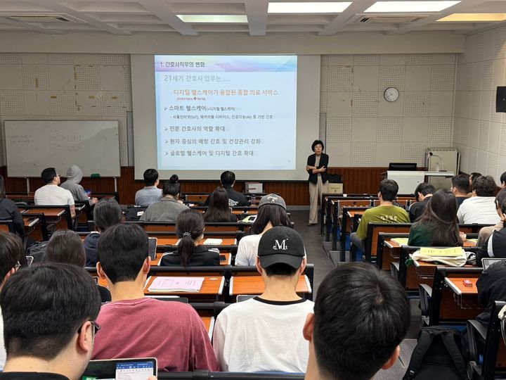[대전=뉴시스] 우송정보대 간호학과 박순선 대전간호사회장 초청 특강. (사진=우송정보대 제공)  *재판매 및 DB 금지