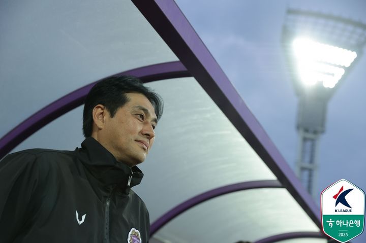 [안양=뉴시스]K리그1 안양 유병훈 감독. (사진=한국프로축구연맹 제공)