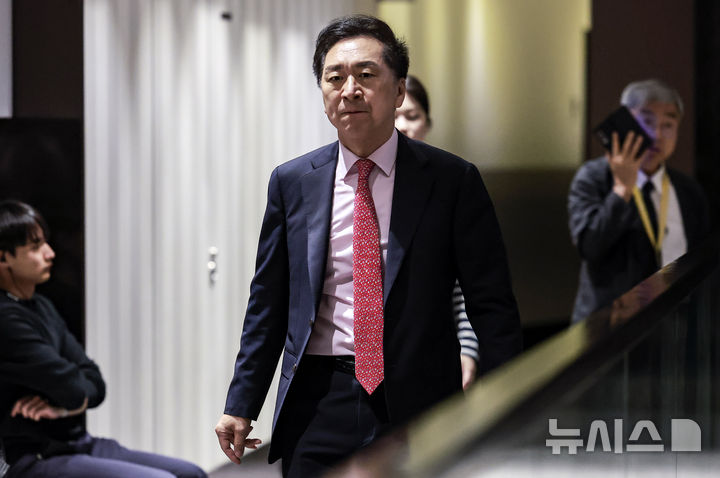 [서울=뉴시스] 정병혁 기자 = 김기현 국민의힘 의원이 23일 서울 중구 더플라자호텔에서 열린 제3회 국가와 민족을 위한 조찬기도회에 참석하고 있다. 2025.05.23. jhope@newsis.com