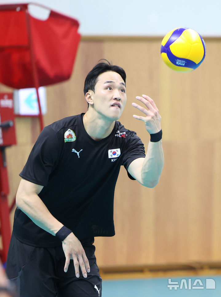 [진천=뉴시스] 황준선 기자 = 대한민국 배구 남자 국가대표팀 임동혁이 23일 오후 충북 진천군 진천국가대표선수촌에서 훈련을 하고 있다. 2025.05.23. hwang@newsis.com