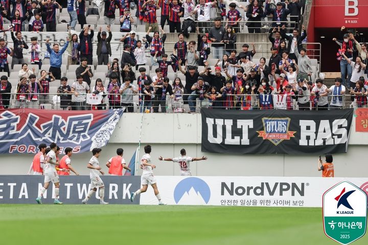[서울=뉴시스] 프로축구 K리그1 수원FC 안데르손의 골 세리머니. (사진=한국프로축구연맹 제공)