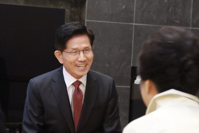 [대구=뉴시스] 권창회 기자 = 김문수 국민의힘 대선 후보가 24일 대구 달성읍 박근혜 전 대통령 사저에서 박 전 대통령을 예방하고 있다. (사진=국민의힘 제공) 2025.05.24. photo@newsis.com *재판매 및 DB 금지