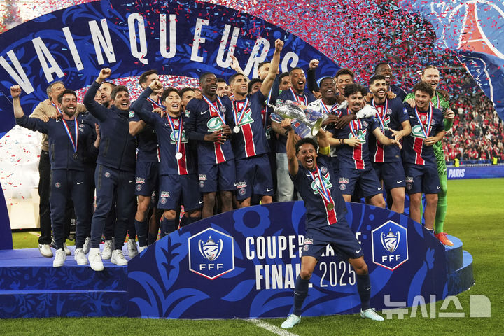 [파리=AP/뉴시스]이강인 결장한 PSG, 프랑스컵 2연패. 2025.05.24.