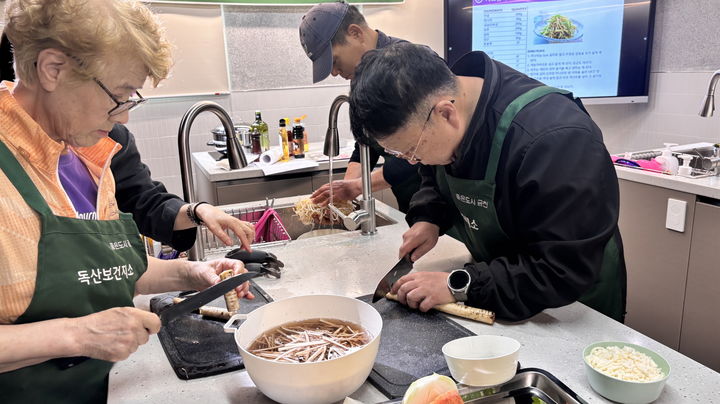 [서울=뉴시스] 금천구, 농아인 대상 맞춤형 영양 특강 진행. 2025.05.25. (사진=금천구 제공) *재판매 및 DB 금지