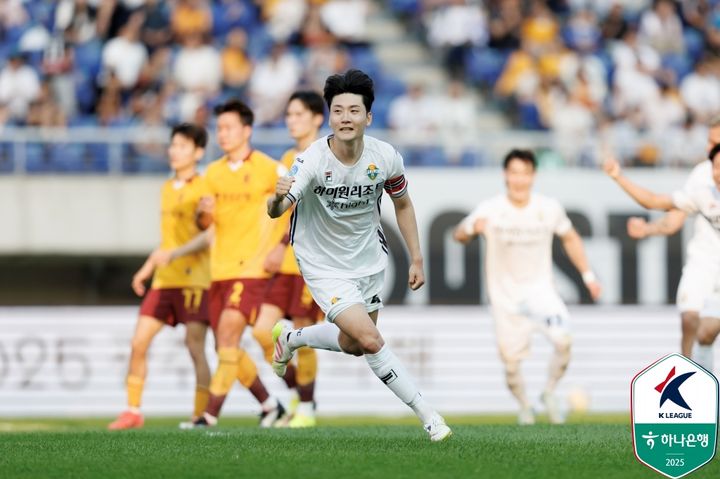 [서울=뉴시스]K리그1 강원 김동현 결승골. (사진=한국프로축구연맹 제공)