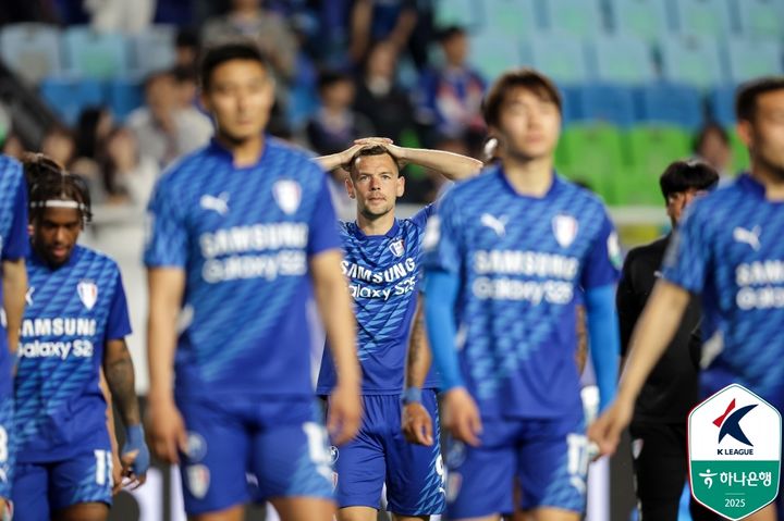 [서울=뉴시스]K리그2 수원 일류첸코 PK 실축. (사진=한국프로축구연맹 제공)