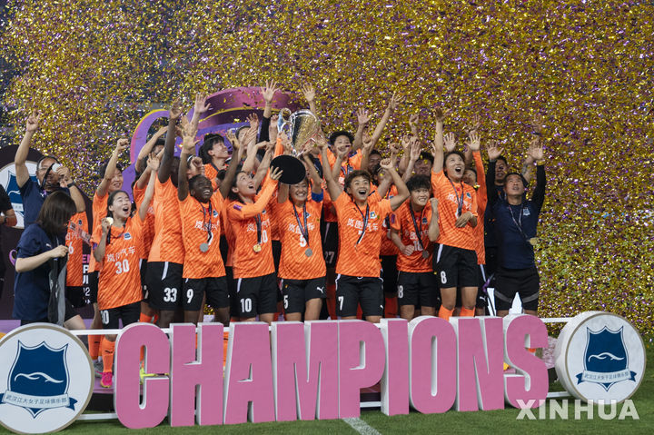 [우한=AP/뉴시스]김혜리 뛴 우한, 여자 ACL 초대 챔피언. 2025.05.24.