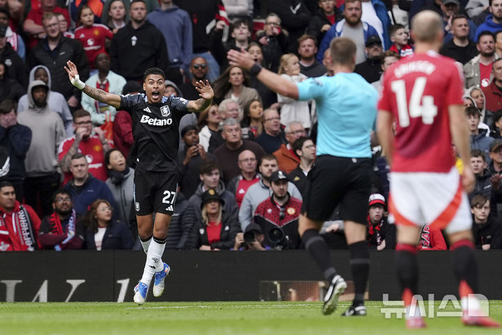 [맨체스터=AP/뉴시스] 잉글랜드 프로축구 프리미어리그(EPL) 아스톤 빌라의 모건 로저스. 2025. 5. 25.