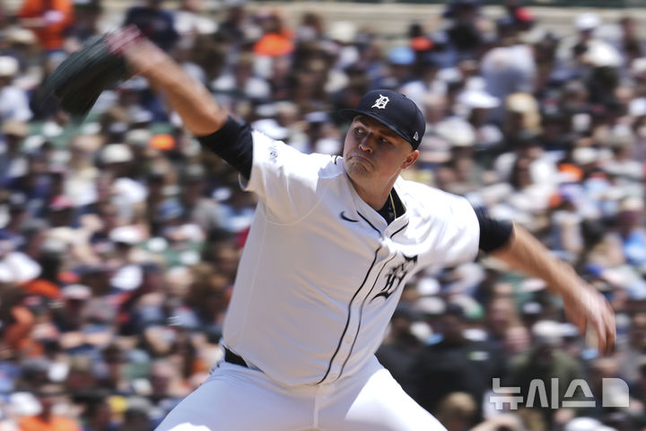[디트로이트=AP/뉴시스]미국 메이저리그(MLB) 디트로이트 타이거스의 강속구 좌완 타릭 스쿠발이 공 94개로 데뷔 첫 완봉승을 달성했다. 2025.05.26.