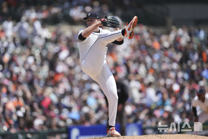 [디트로이트=AP/뉴시스] 디트로이트 타이거스의 태릭 스쿠벌이 5월25일(현지 시간) 미 미시간주 디트로이트 코메리카 파크에서 열린 2025 MLB 클리블랜드 가디언즈와의 경기에 선발 등판해 공을 던지고 있다. 2025.05.26.