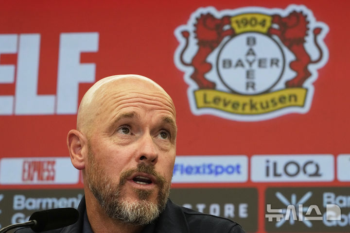[레버쿠젠=AP/뉴시스] 독일 프로축구 분데스리가 레버쿠젠에서 경질된 에릭 텐하흐 감독. 2025.05.26.