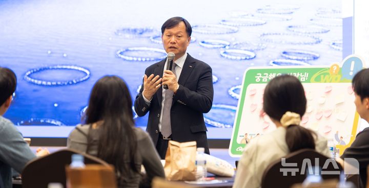 [세종=뉴시스]한국서부발전는 지난 21일부터 22일까지 충남 부여에서 'Re:One(다시 하나) 워크숍'을 열고 입사 1년을 맞은 직원 53명을 격려하고 직원간 유대감을 강화하기 위한 화합의 자리를 가졌다.(사진=서부발전 제공)