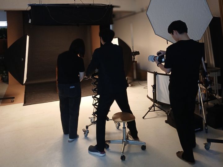 [진주=뉴시스] 법무부 진주보호관찰소(진주준법지원센터)는 5월 가정의 달을 맞아 보호관찰 대상자 가정에 가족사진 촬영 및 외식 프로그램을 지원했다고 26일 밝혔다. (사진=진주보호관찰소 제공) 2025.05.26. photo@newsis.com&nbsp; *재판매 및 DB 금지