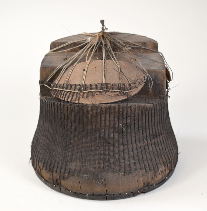 [제주=뉴시스] 독일인 탐험가 발터 스퇴츠너가 1929년 제주에서 수집한 '탕건과 탕건골'. 흔히 감투라고 불리는 모자와 제작장비이다. (사진=드레스덴민족학박물관 제공) 2025.05.26. photo@newsis.com *재판매 및 DB 금지