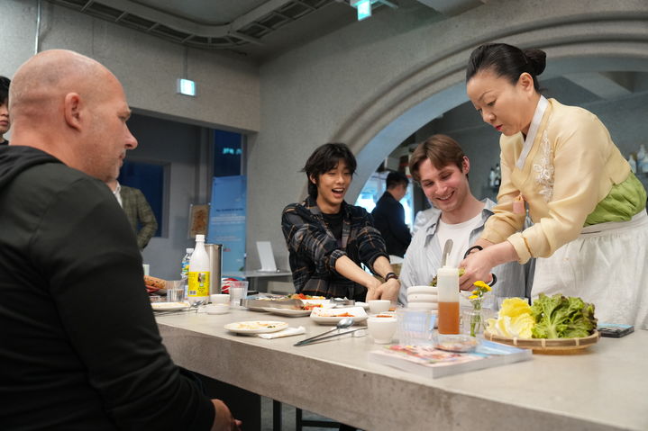 관광공사가 24일 개최한 '부산 제철 바다 한상' 저녁 행사 *재판매 및 DB 금지