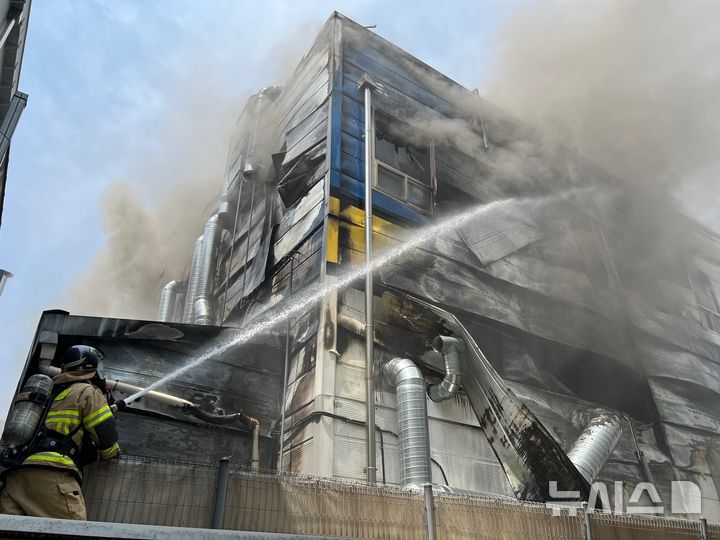 [의정부=뉴시스] 화재 현장. (사진=경기도북부소방재난본부 제공) 2025.05.26 photo@newsis.com