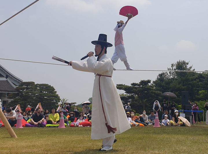 [거창=뉴시스] 거창군 줄광대놀음 (사진=거창군 제공) 2025. 05. 26. photo@newsis.com&nbsp; *재판매 및 DB 금지
