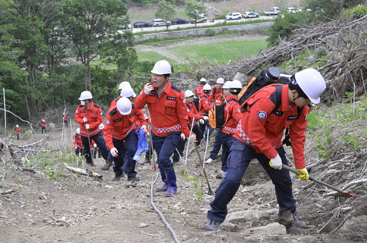 [순창=뉴시스] 전북 순창군 '공무원 산불진화대 모의훈련'. (사진=뉴시스 DB). photo@newsis.com *재판매 및 DB 금지