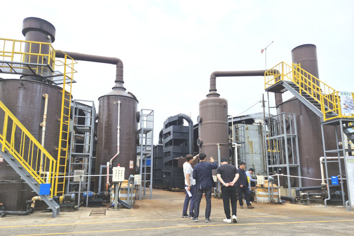 환경부와 전남 영광군이 군서농공단지 악취 개선 방안 마련을 위해 악취 실태 조사를 하고 있다. (사진=영광군 제공) photo@newsis.com *재판매 및 DB 금지