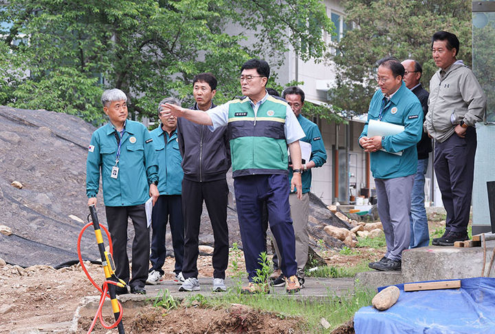 지난 23일 도계지역 주요 현안사업장에 대한 현장점검에 나선 박상수 삼척시장.(사진=삼척시 제공) *재판매 및 DB 금지