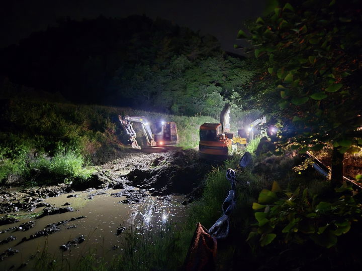 [공주=뉴시스] 염산 유출 사고 복구 현장 모습.(사진=공주시 제공).2025.05.26.photo@newsis.com. *재판매 및 DB 금지