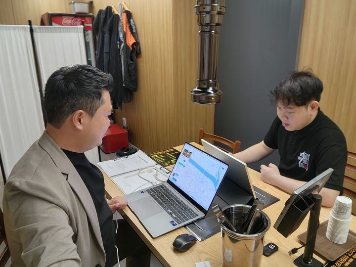 [울산=뉴시스] 울산시 남구가 올해 청년 창업점포 지원사업에 참여 중인 청년 창업가들에게 전문가 경영 컨설팅을 지원했다. (사진=울산 남구 제공) photo@newsis.com *재판매 및 DB 금지