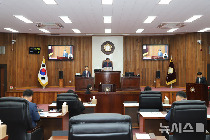 [여주=뉴시스]26일 개회된 제74회 여주시의회(사진=여주시의회 제공)2025.05.26.photo@newsis.com