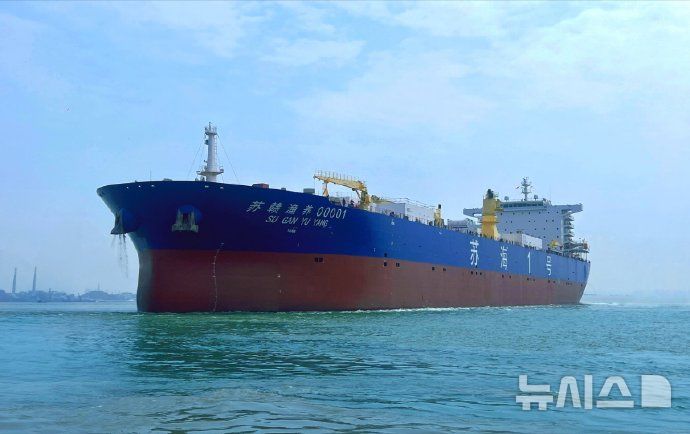 [베이징=뉴시스] 중국 광저우 황푸원충조선소는 6억 위안(약 1145억원)을 들여 세계 최초 연어 양식선인 '쑤하이 1호'를 최근 건조했다고 26일 홍콩 사우스차이나모닝포스트(SCMP) 등이 보도했다.(사진=중국 웨이보 갈무리) *DB 및 재판매 금지 2025.05.26 photo@newsis.com