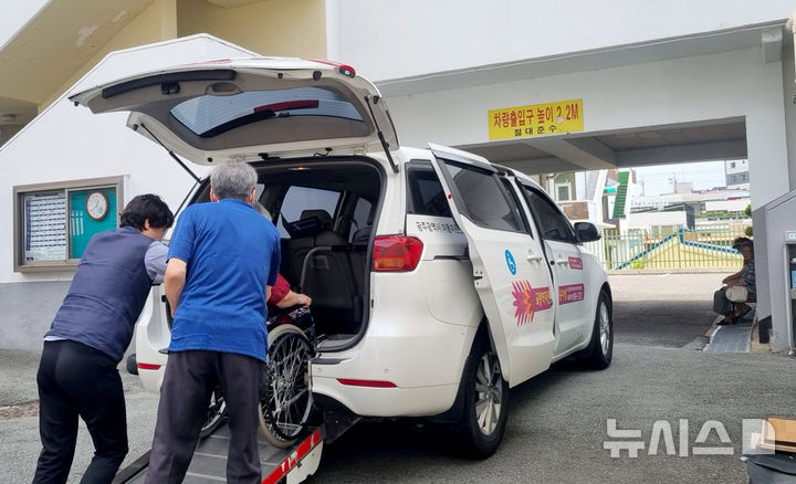 [광주=뉴시스] 광주시 교통약자 차량지원. (사진=광주시 제공) 2025.05.26. photo@newsis.com&nbsp; *재판매 및 DB 금지