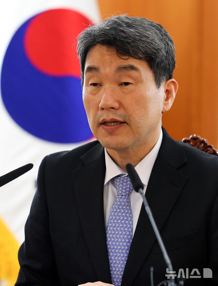 [서울=뉴시스] 최진석 기자 = 이주호 대통령 권한대행 부총리 겸 교육부 장관이 26일 정부서울청사에서 열린 제2차 공명선거 관계장관 회의에서 발언하고 있다. 2025.05.26. myjs@newsis.com