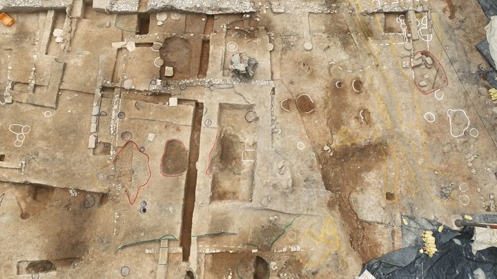 [서울=뉴시스] 부여 부소산성 17차 발굴조사에서 발견된 와적기단 건물지 3호 전경 (사진=국가유산청 제공) 2025.05.27. photo@newsis.com *재판매 및 DB 금지