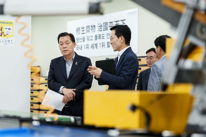 "수출액 1100억 증발" 이재준 시장, 미국 관세 대응 총력 - 뉴스 썸네일 이미지