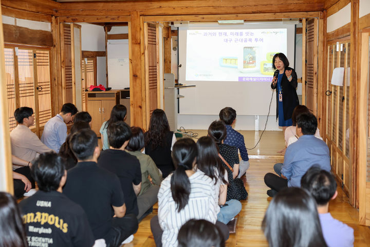 [대구=뉴시스] . (사진=대구시 중구는 외국어와 예술 분야의 골목문화해설사를 신규 모집한다제공) 2025.05.27. photo@newsis.com *재판매 및 DB 금지