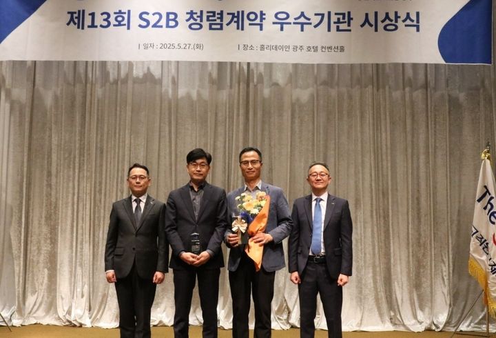 [무안=뉴시스] 27일 광주에서 열린 제13회 학교장터(S2B) 청렴계약 우수기관 시상식. (사진 제공 = 전남교육청). 2025.05.27. photo@newsis.com *재판매 및 DB 금지