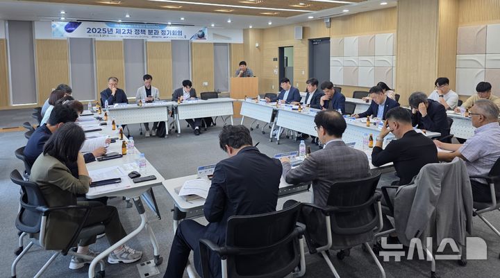 [전주=뉴시스] 27일 전북테크비즈센터 다목적실에서 'RE100 에너지솔루션 얼라이언스'의 에너지정책분과 회의가 열렸다. *재판매 및 DB 금지