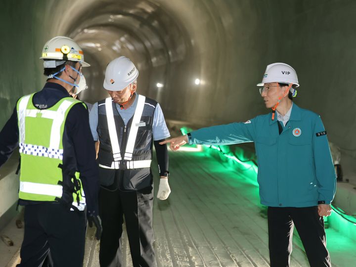 안전대책 추진 사항 점검하는 김성중 경기도 행정1부지사(사진=경기도 제공) *재판매 및 DB 금지